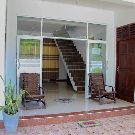 Sasmika Villa Surf And Yoga Hostel Weligama Ngoại thất bức ảnh
