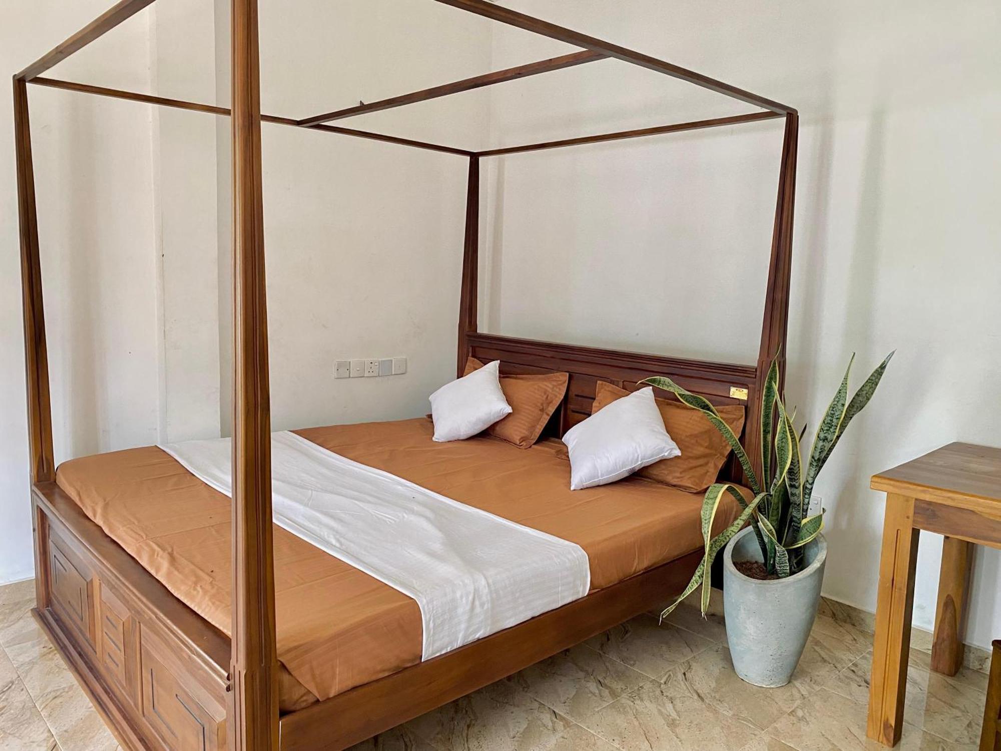 Sasmika Villa Surf And Yoga Hostel Weligama Ngoại thất bức ảnh