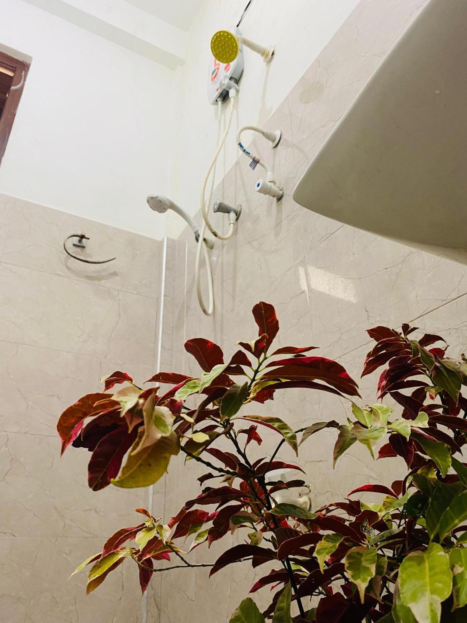 Sasmika Villa Surf And Yoga Hostel Weligama Ngoại thất bức ảnh