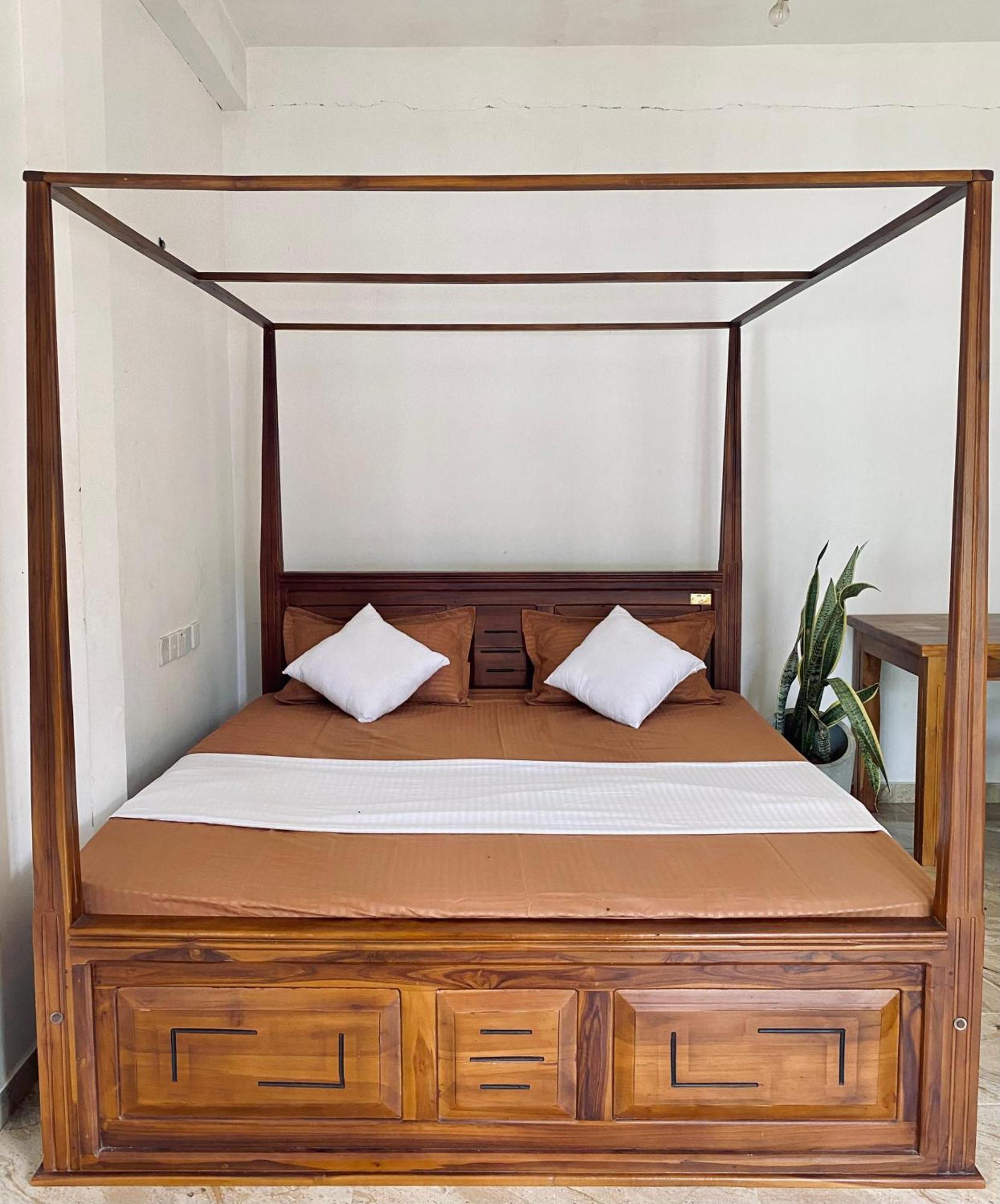 Sasmika Villa Surf And Yoga Hostel Weligama Ngoại thất bức ảnh