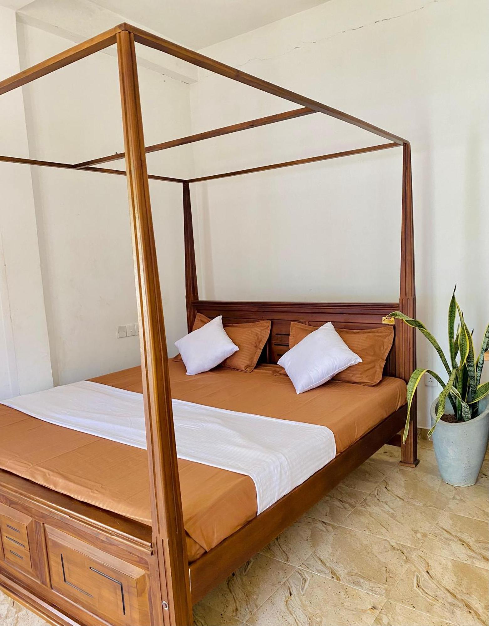 Sasmika Villa Surf And Yoga Hostel Weligama Ngoại thất bức ảnh