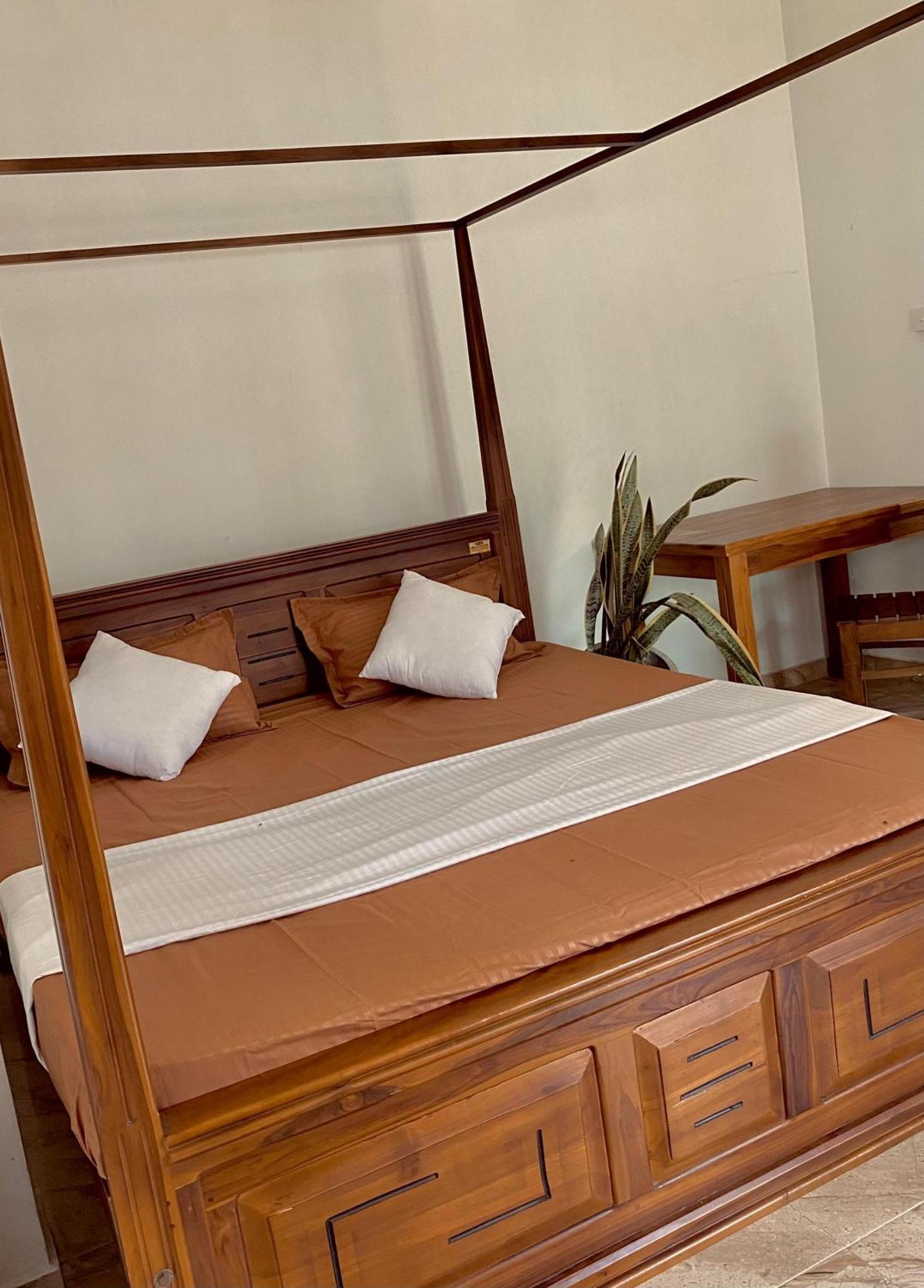 Sasmika Villa Surf And Yoga Hostel Weligama Ngoại thất bức ảnh