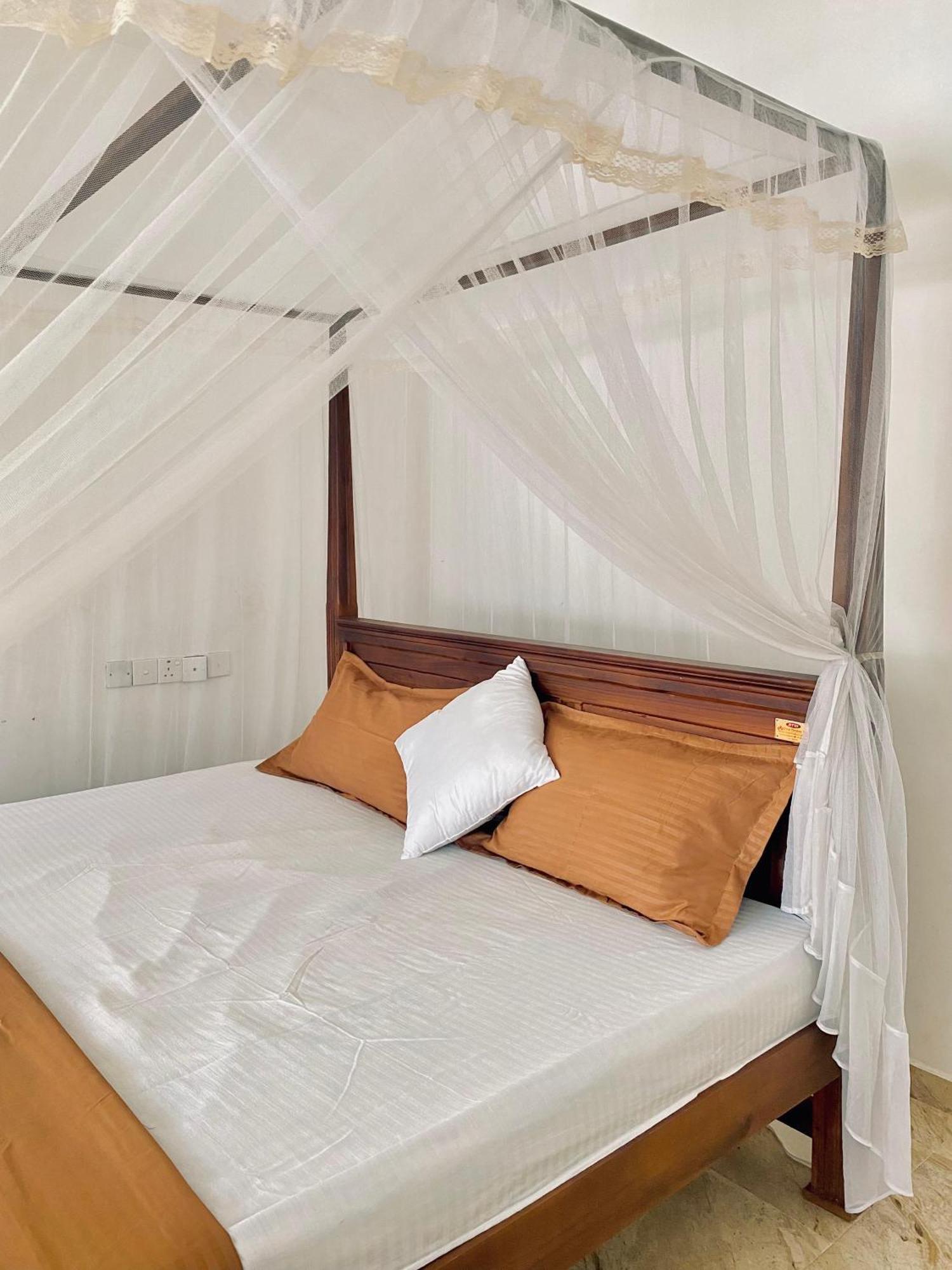 Sasmika Villa Surf And Yoga Hostel Weligama Ngoại thất bức ảnh