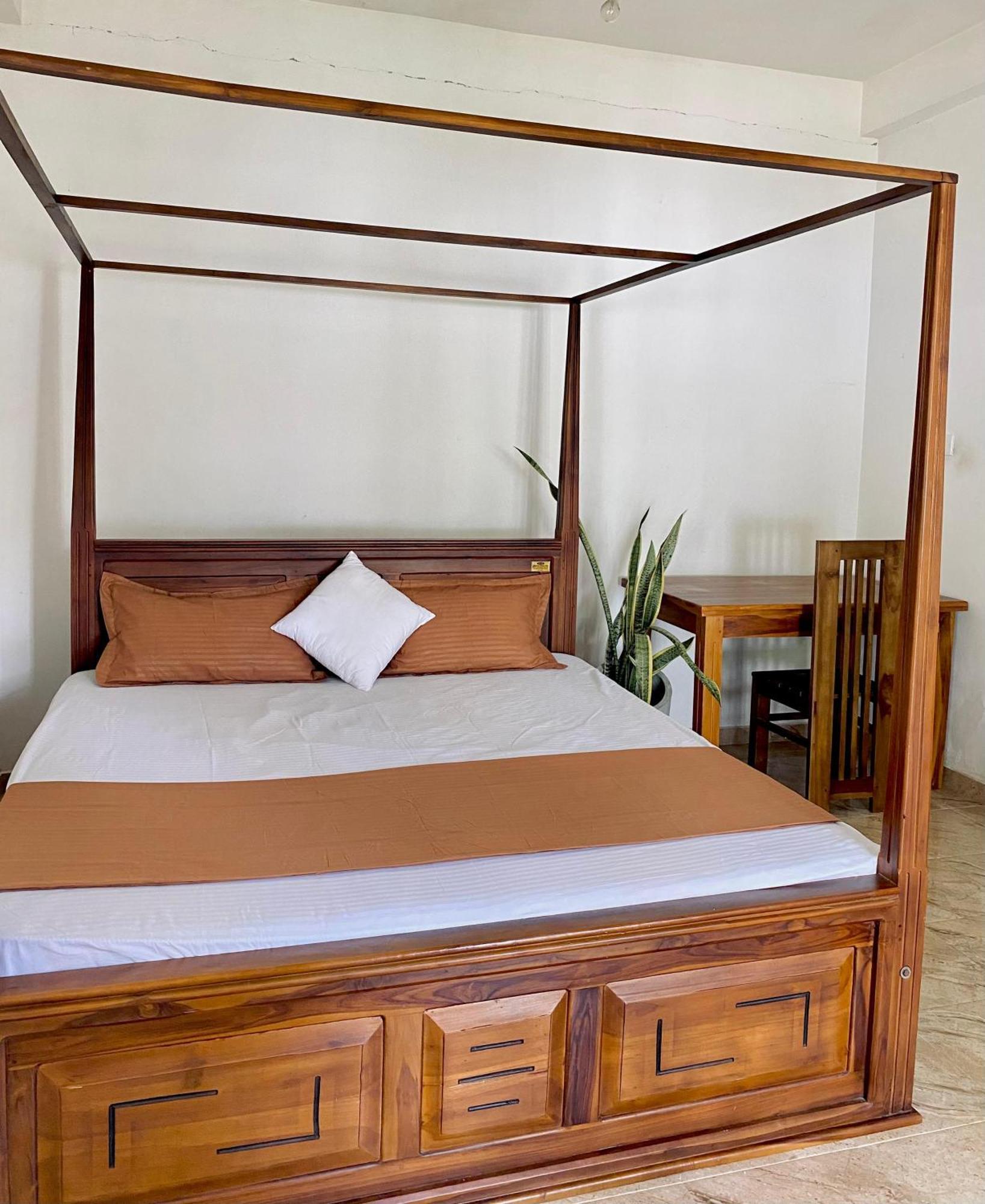 Sasmika Villa Surf And Yoga Hostel Weligama Ngoại thất bức ảnh