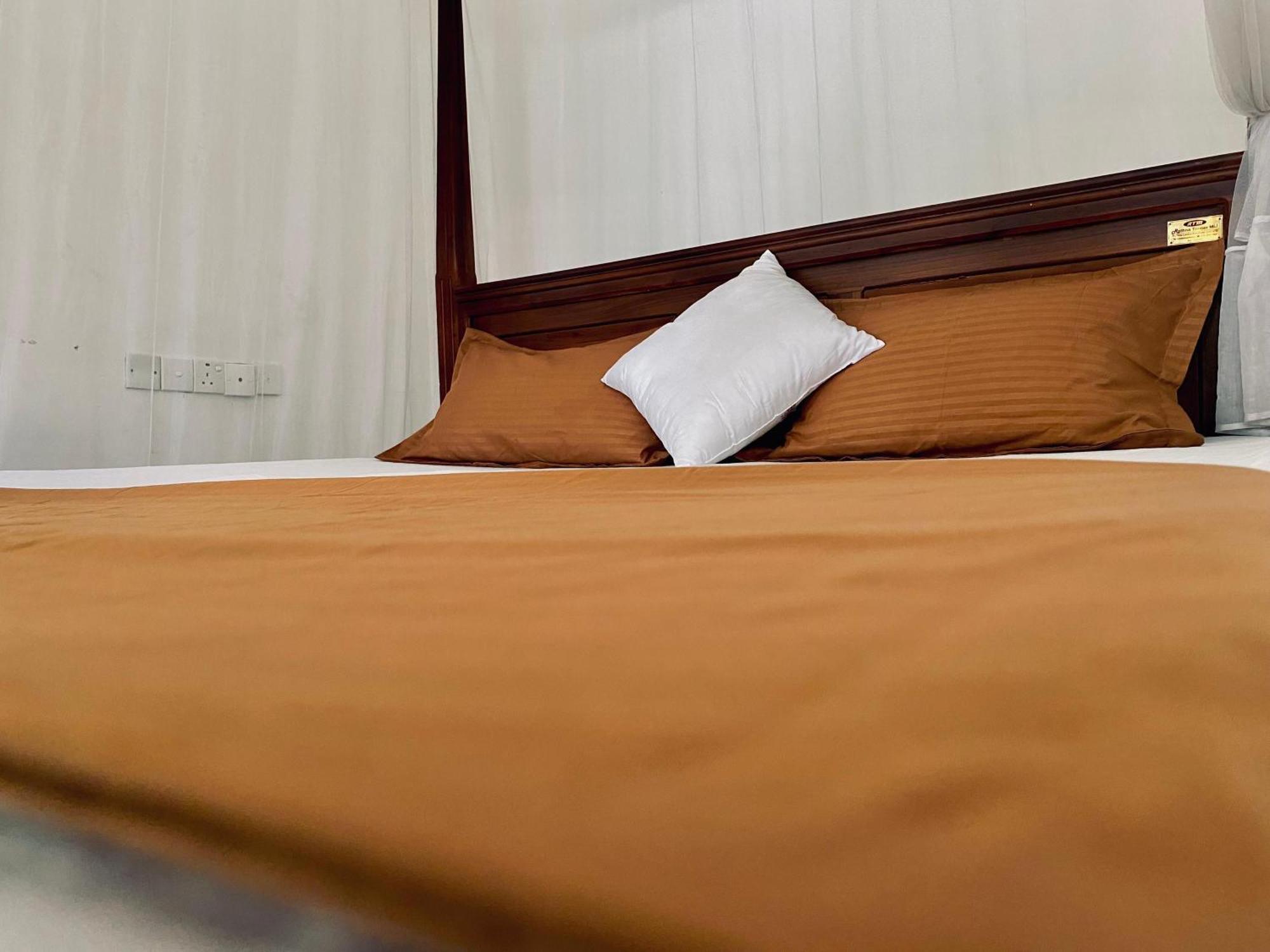 Sasmika Villa Surf And Yoga Hostel Weligama Ngoại thất bức ảnh