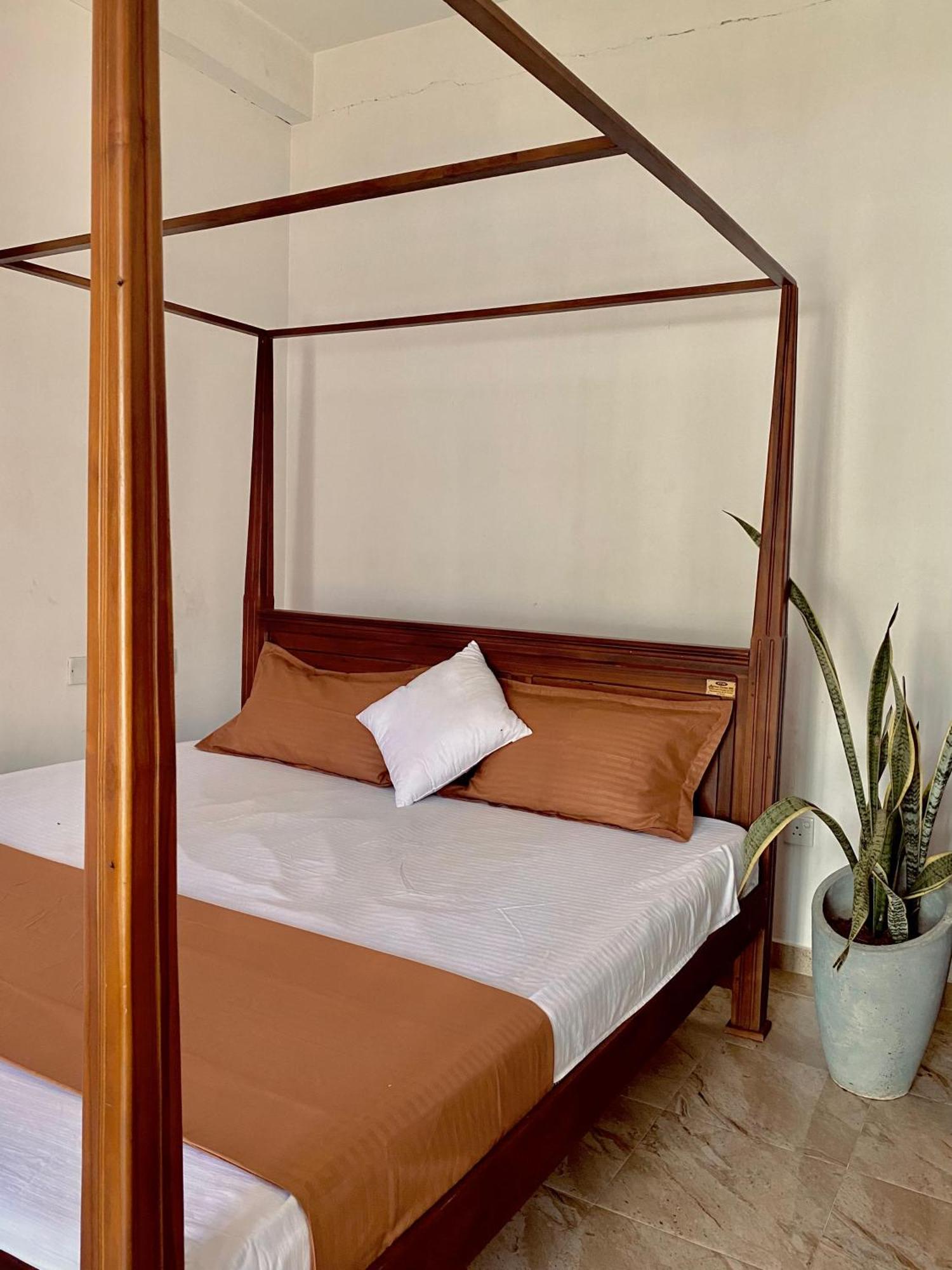 Sasmika Villa Surf And Yoga Hostel Weligama Ngoại thất bức ảnh