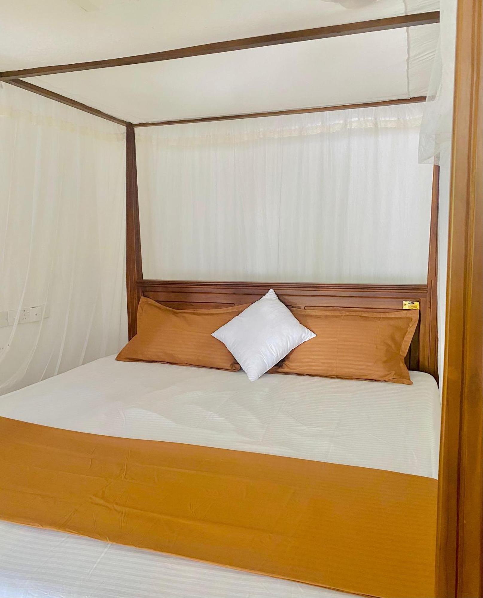 Sasmika Villa Surf And Yoga Hostel Weligama Ngoại thất bức ảnh