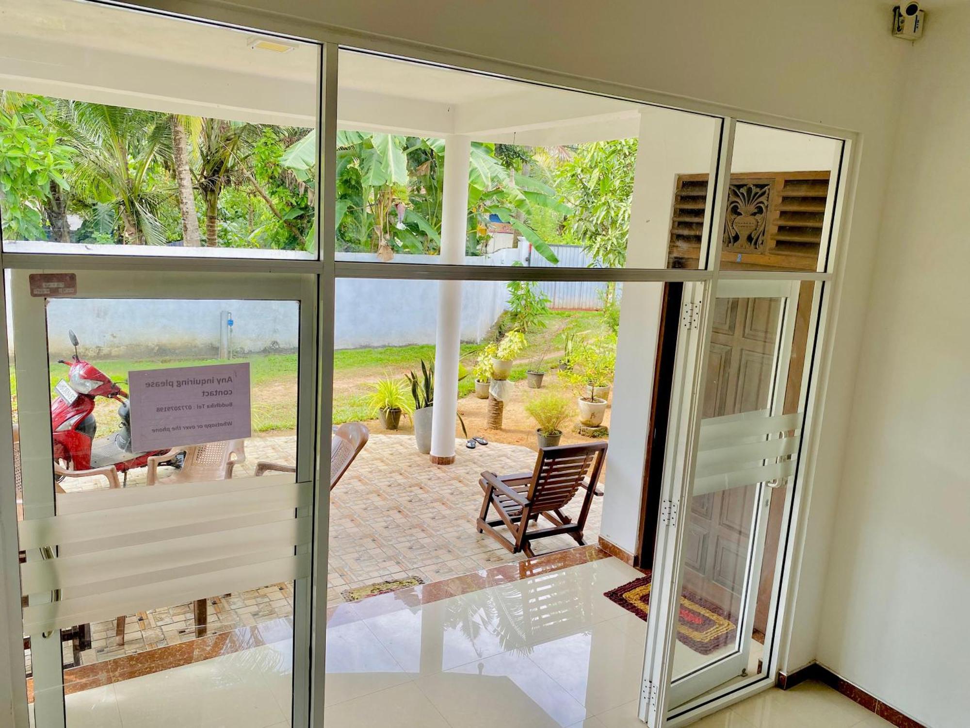 Sasmika Villa Surf And Yoga Hostel Weligama Ngoại thất bức ảnh