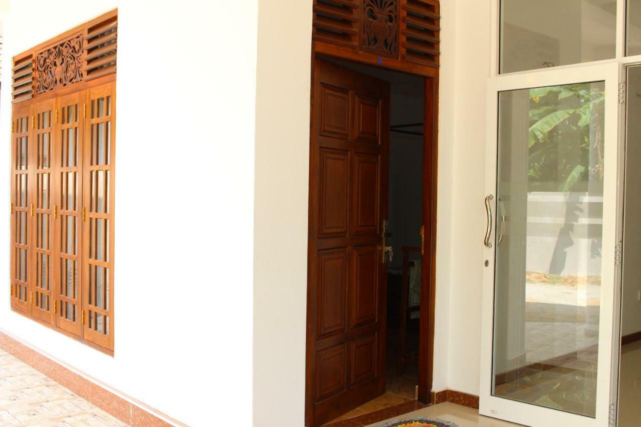 Sasmika Villa Surf And Yoga Hostel Weligama Ngoại thất bức ảnh